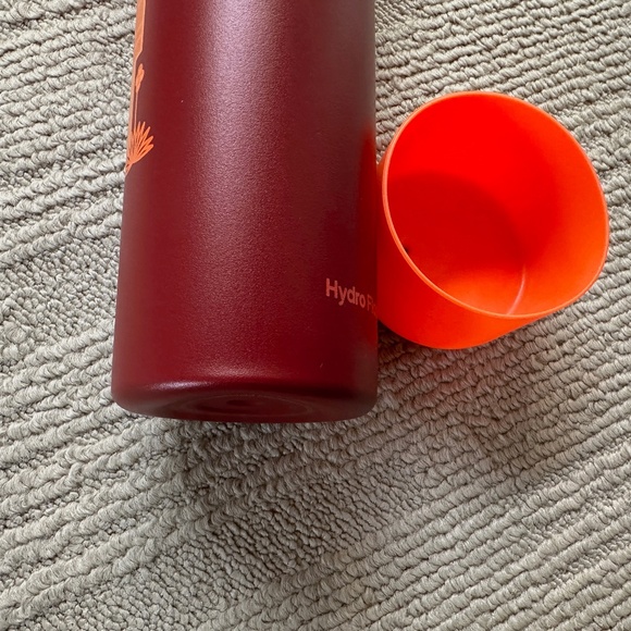 Hydro Flask Scenic Trails Limited Edition 20 oz Wide Mouth with Flex Sip… - Picture 8 of 8